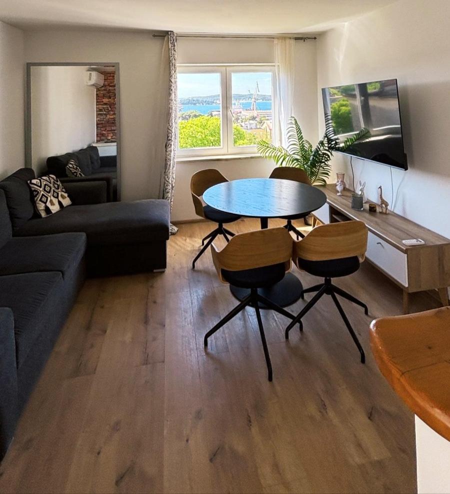 Ana Apartment Pula Luaran gambar