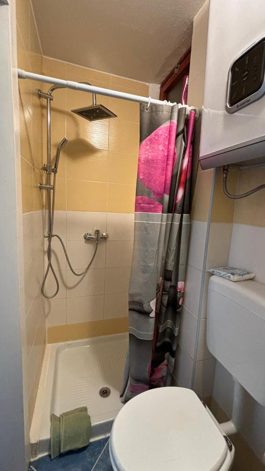 Ana Apartment Pula Luaran gambar