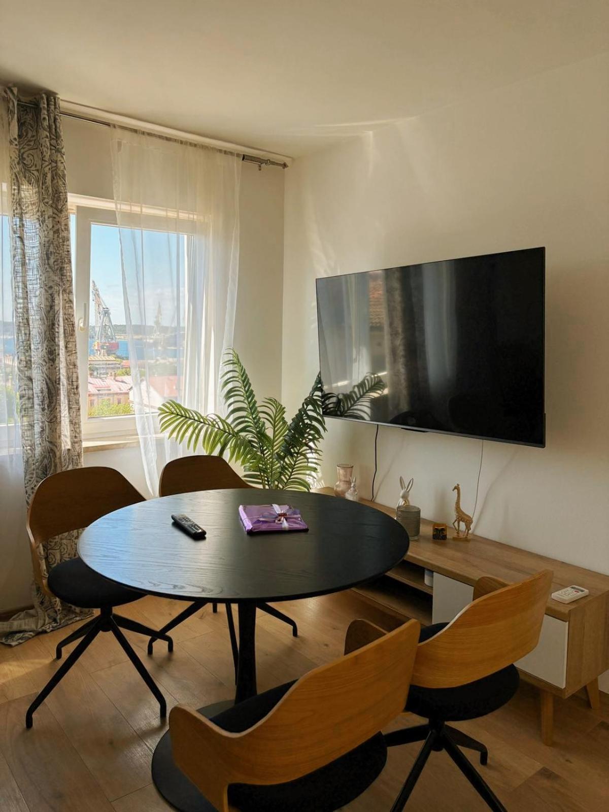 Ana Apartment Pula Luaran gambar