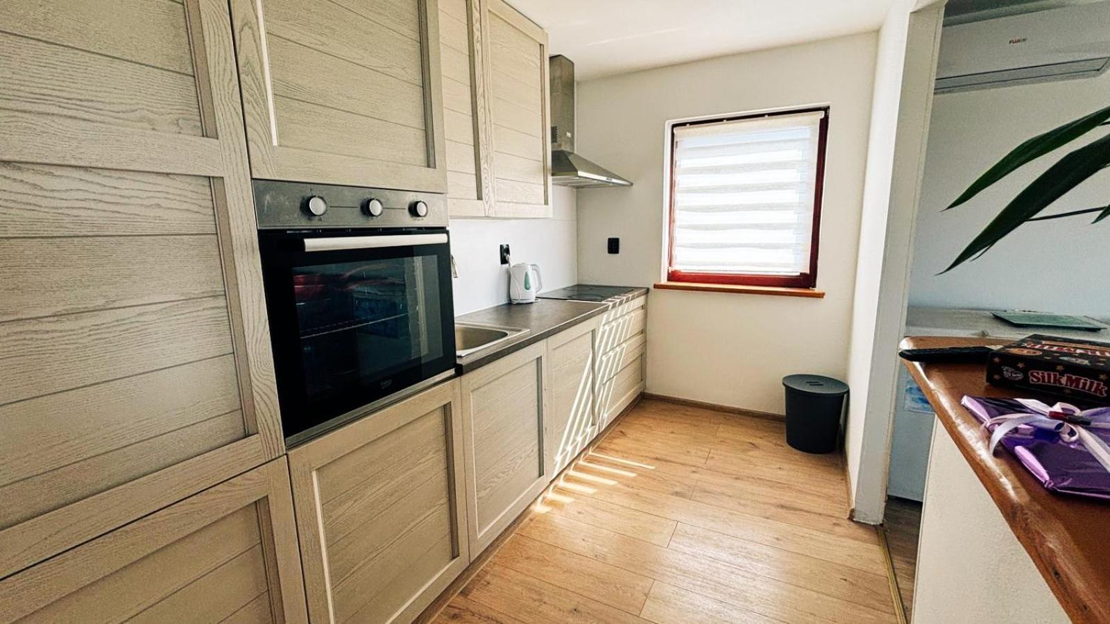 Ana Apartment Pula Luaran gambar
