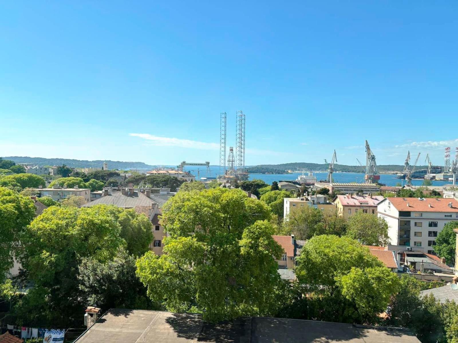 Ana Apartment Pula Luaran gambar